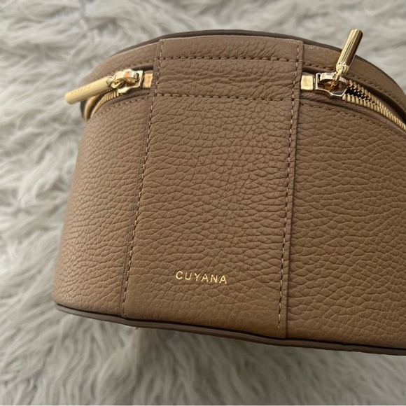 Cuyana Leather Wellness Case - Picture 2 of 7